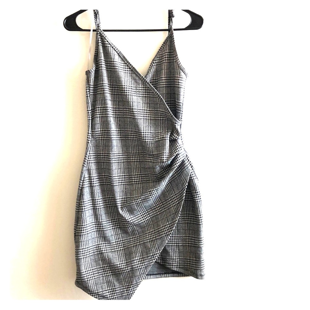 Gray black and white v neck dress